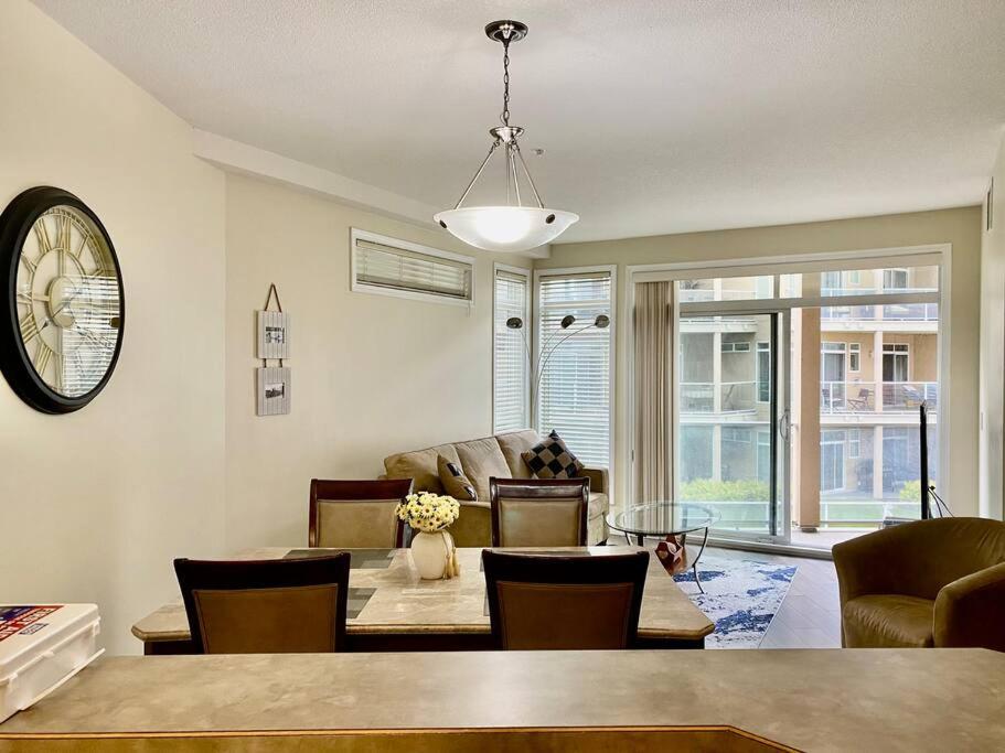 Downtown Kelowna 2 Bdrm 2 Bath Waterfront Condo photo 1