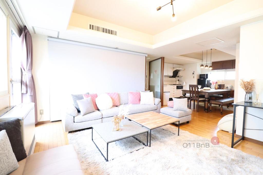 NK BLD5F Sapporo 3LDK 3BR 1 floor 1 room - Tap to explore photos