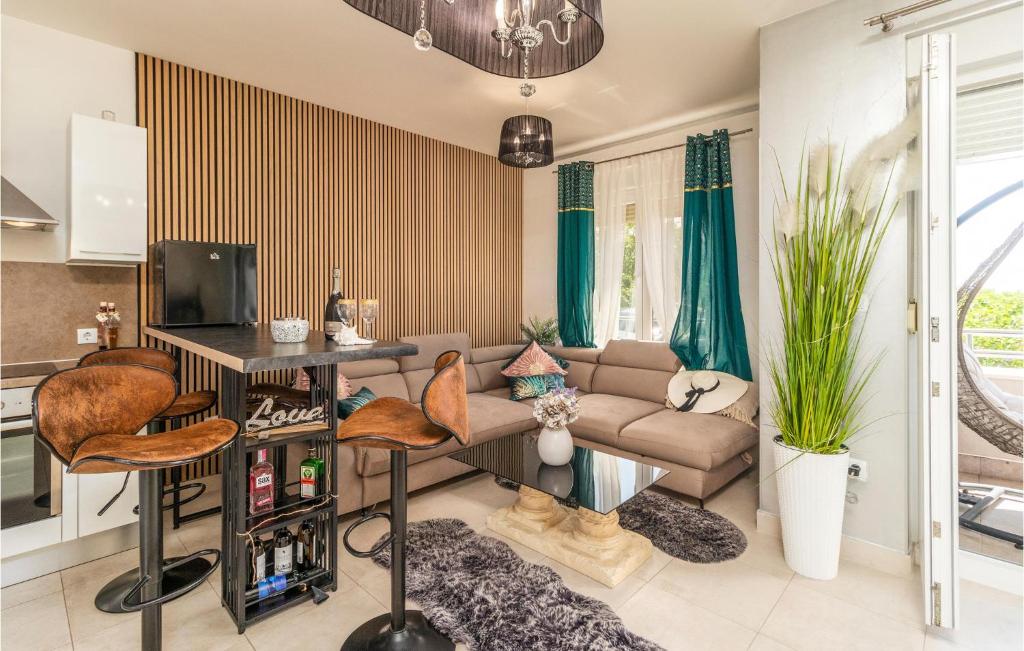 Amazing Apartment In Crikvenica With Outdoor Swimming Pool, Jacuzzi And 1 Bedrooms photo 3