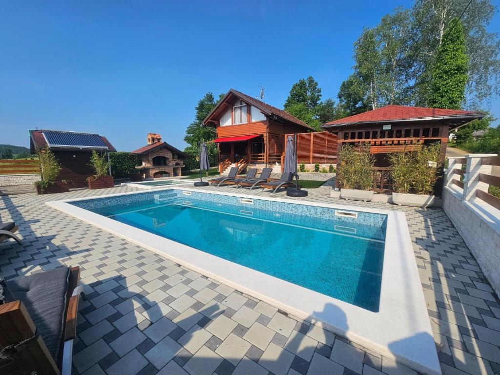 Secluded Cottage in Sveti Petar Mrežnički with Swimming Pool