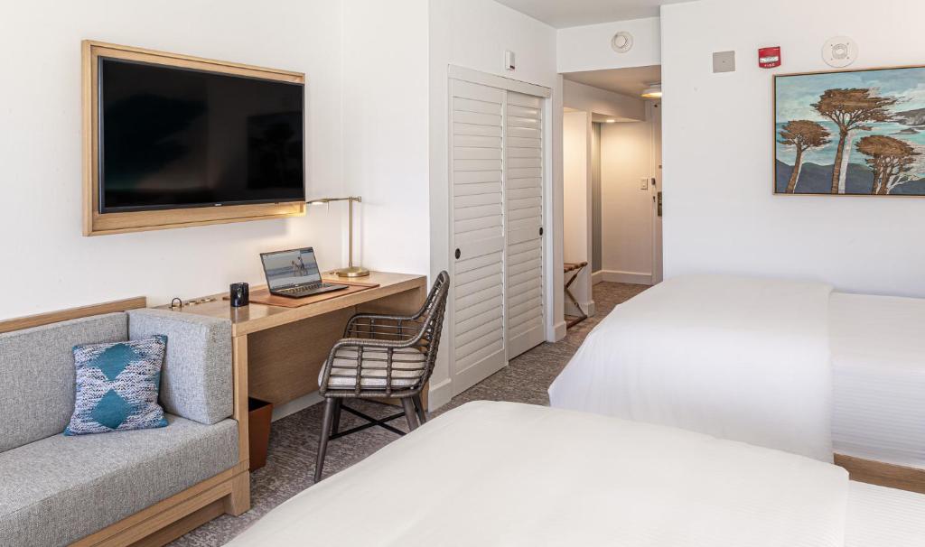 Portola Hotel & Spa photo 2