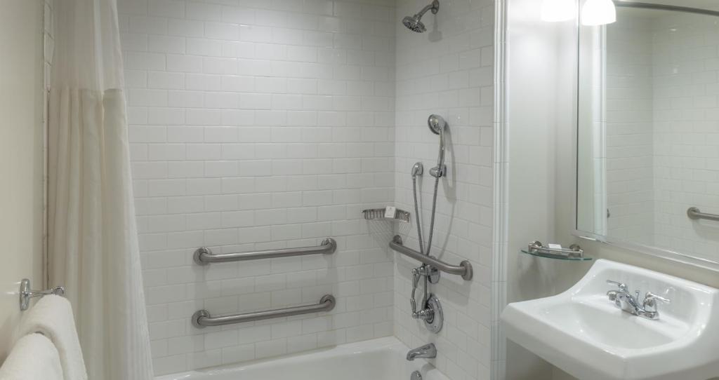 Portola Hotel & Spa photo 3