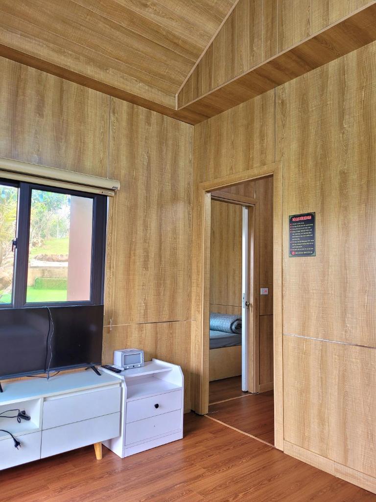 Núi Bé Farmstay - Venue Travel