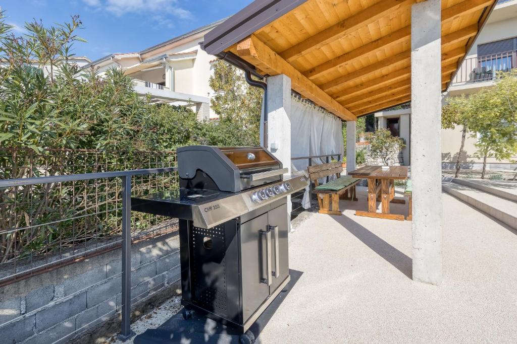 Pool Apartment Happy Sound - Happy Rentals photo 3