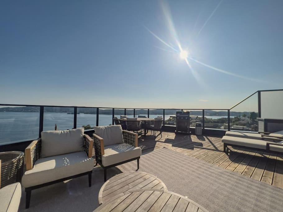 Sjøutsikt, jacuzzi og solfylt photo 1