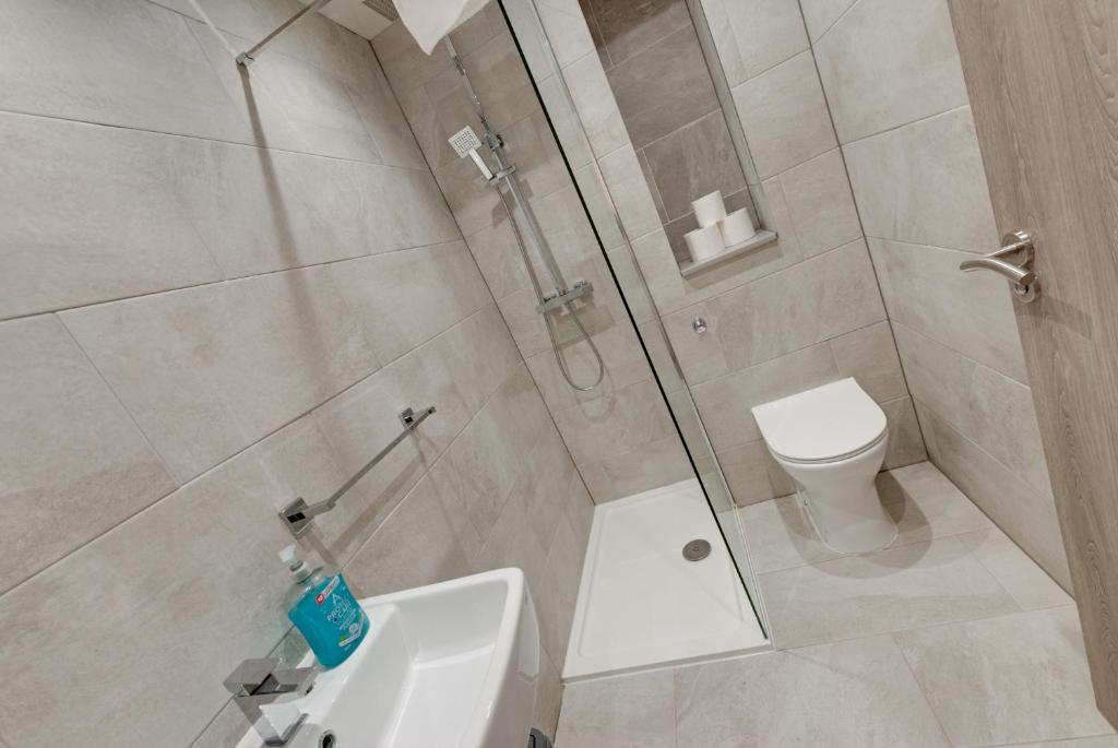Liverpool Short Stay Apartments - Tap to explore photos
