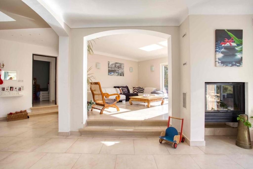 villa spacieuse au calme, piscine, avec grand jardin photo 3