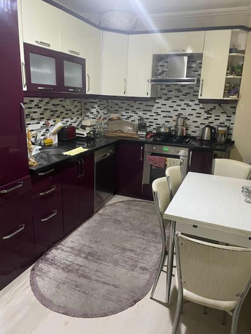 Cadde Üstü, Deniz Manzaralı Ferah bir daire photo 2