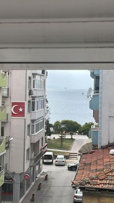 Cadde Üstü, Deniz Manzaralı Ferah bir daire photo 4