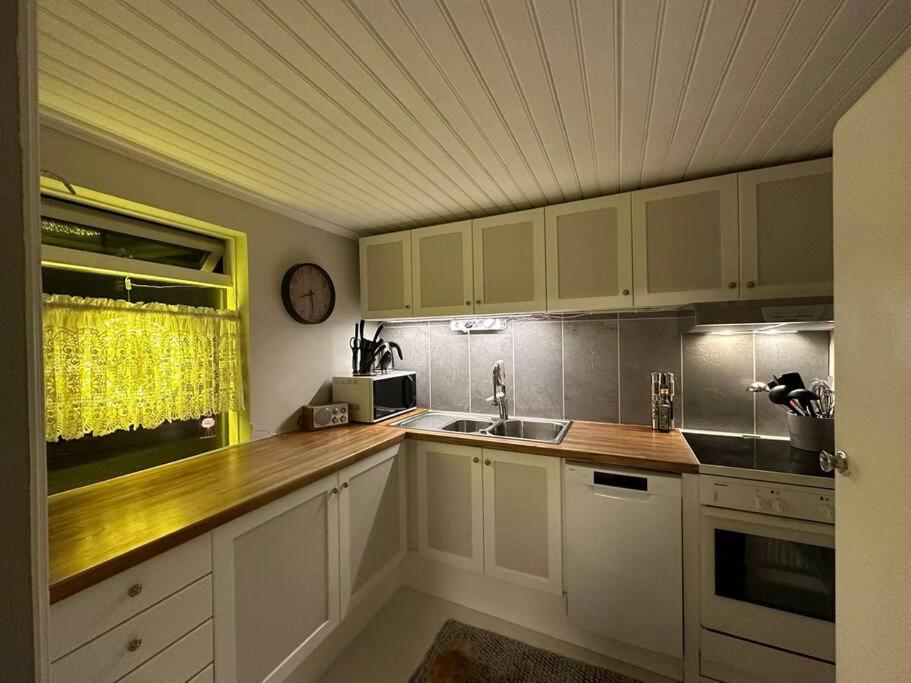 Cozy homey house/Great location photo 1