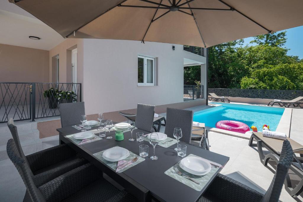 Villa IN photo 1