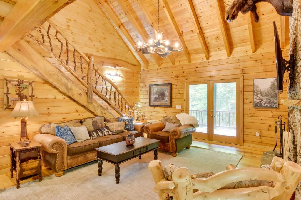 Luxurious Mountain Cabin with Chestatee River Access photo 4
