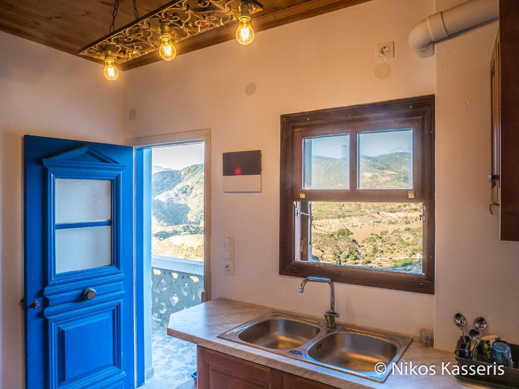 Olympos apt with amazing mountain view photo 2