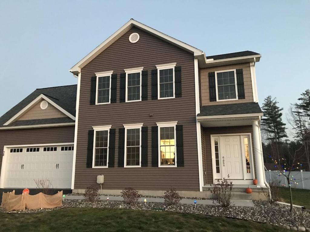 Track Rental Coastal Farmhouse Style Home- 10 minutes from Downtown Saratoga Springs photo 1