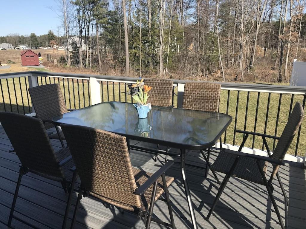 Track Rental Coastal Farmhouse Style Home- 10 minutes from Downtown Saratoga Springs photo 2