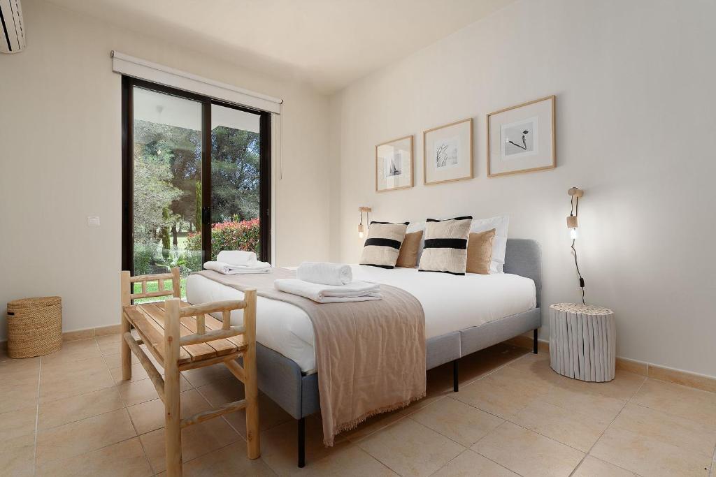Dream 2BDR Apartment W/Pool by LovelyStay photo 2