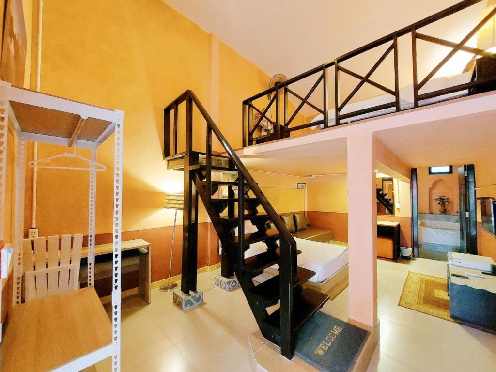 Retro Box Hotel Chumphon photo 1