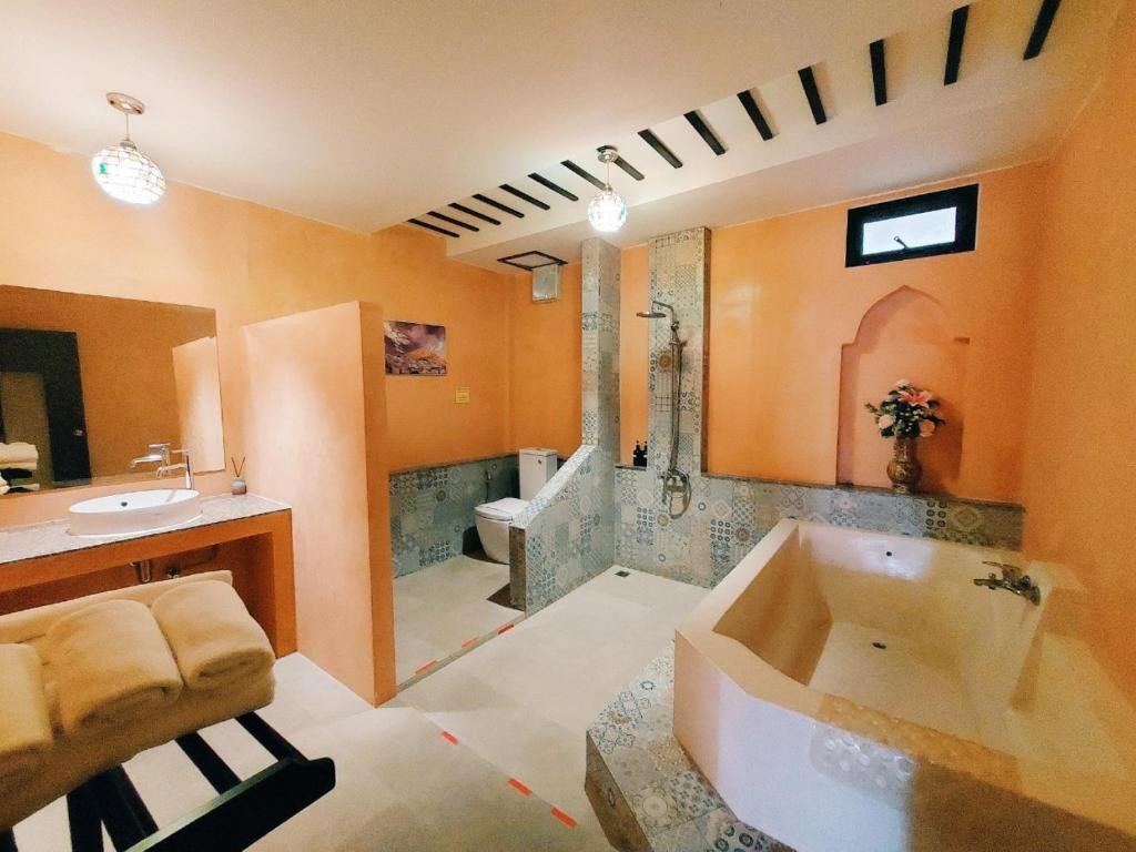 Retro Box Hotel Chumphon photo 3