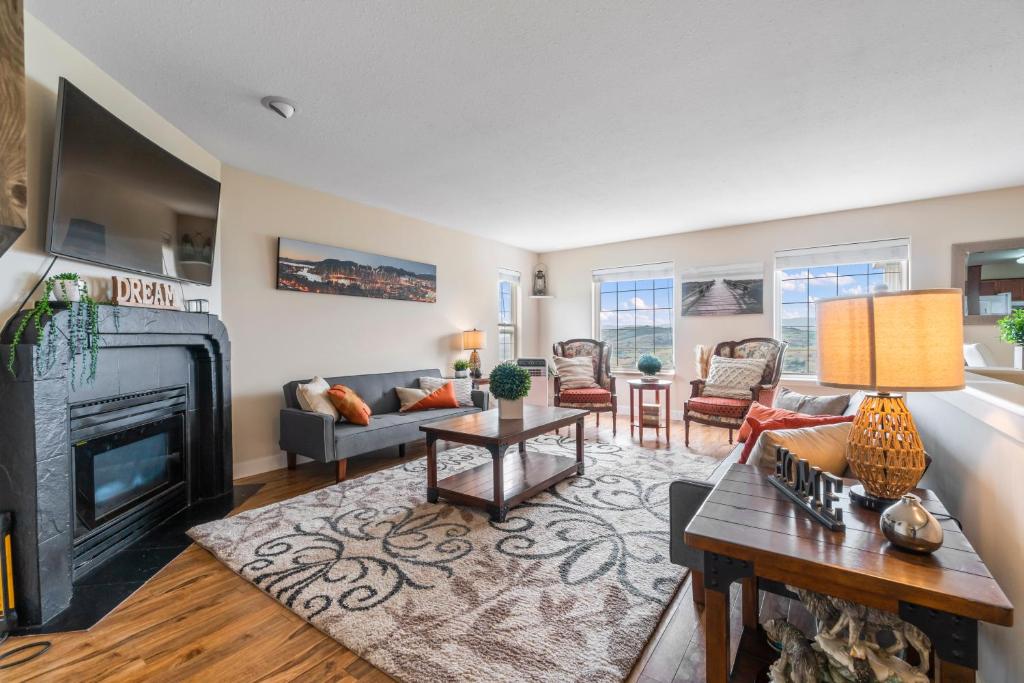 Lake View Hideaway