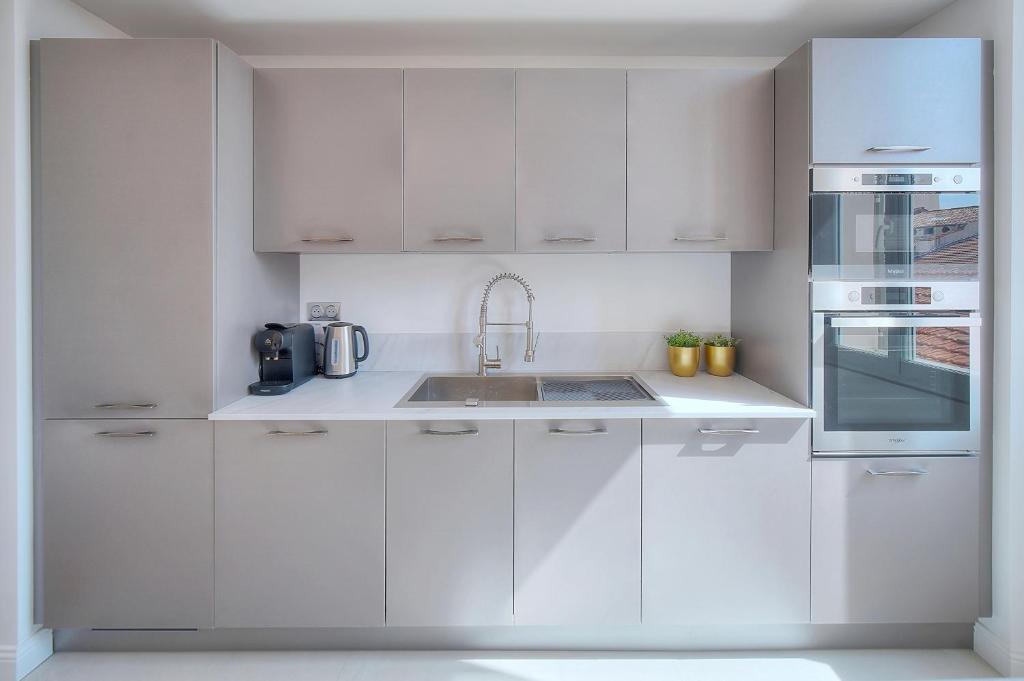 STANDING - NEUF - Croisette- Palais des festivals - 6 pers -3 chbres photo 1