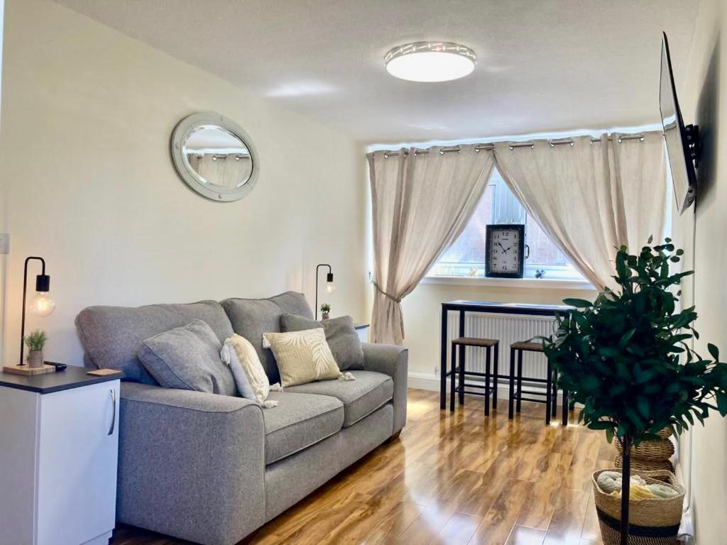 Birmingham City Centre 2-Bed with Private Balcony - Tap to explore photos