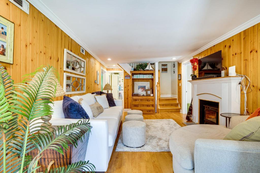 Dewey Beach Cottage Near Ocean - Walk to Beach! photo 3