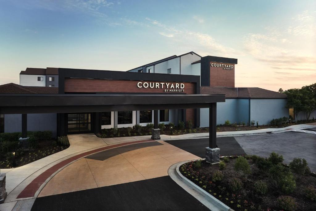 Courtyard by Marriott St. Louis Downtown West photo 2