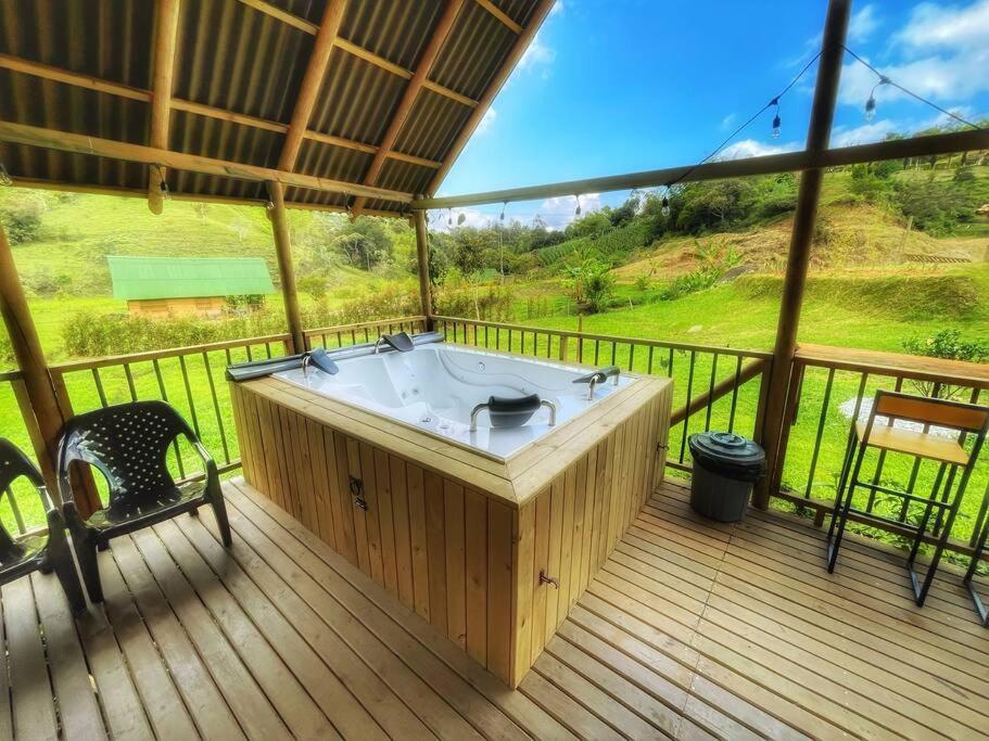 Espectacular Cabaña Loft en Guatape - Jacuzzi photo 3