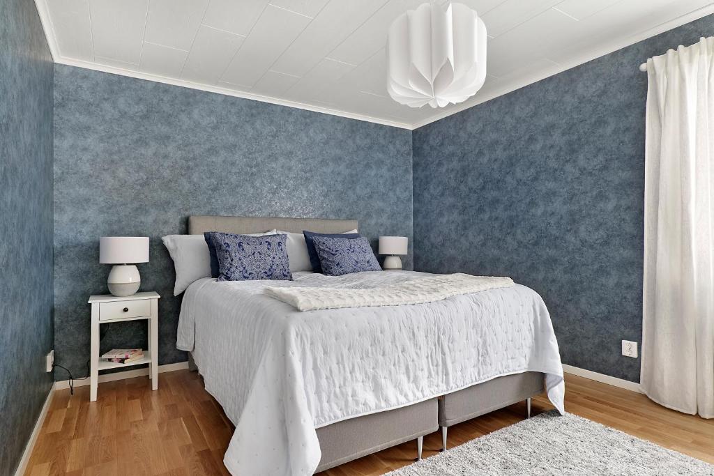 Guestly Homes - 3BR Business Getaway with Sauna photo 3