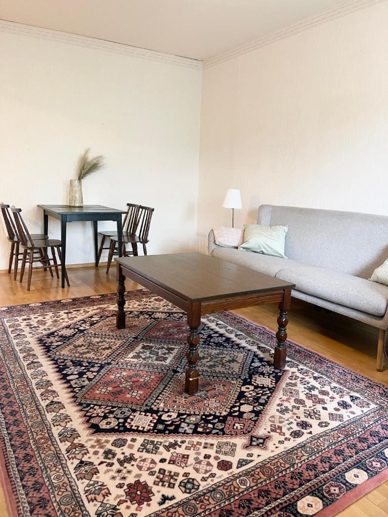 Woodpecker Avenue Apartment photo 1