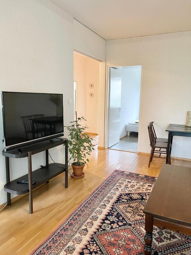 Woodpecker Avenue Apartment photo 2