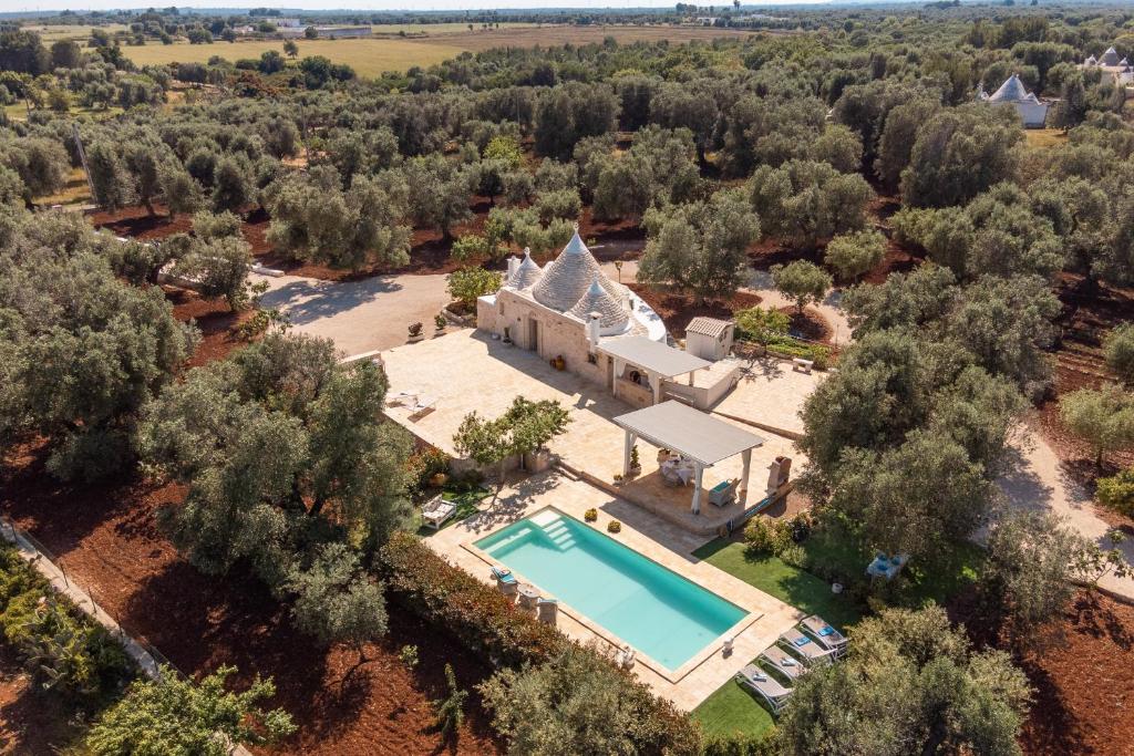 Trullo Milù with Pool photo 1