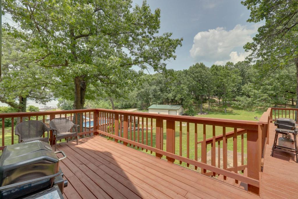 Lakefront Grove Cabin with Shared Boat Dock and Pool photo 3