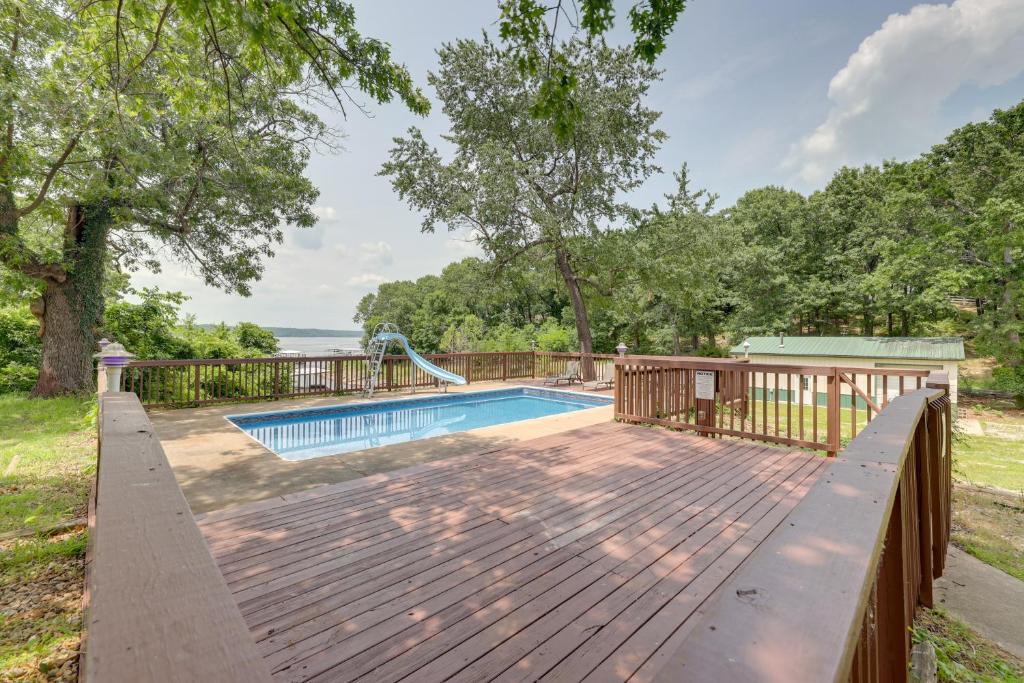 Lakefront Grove Cabin with Shared Boat Dock and Pool photo 4