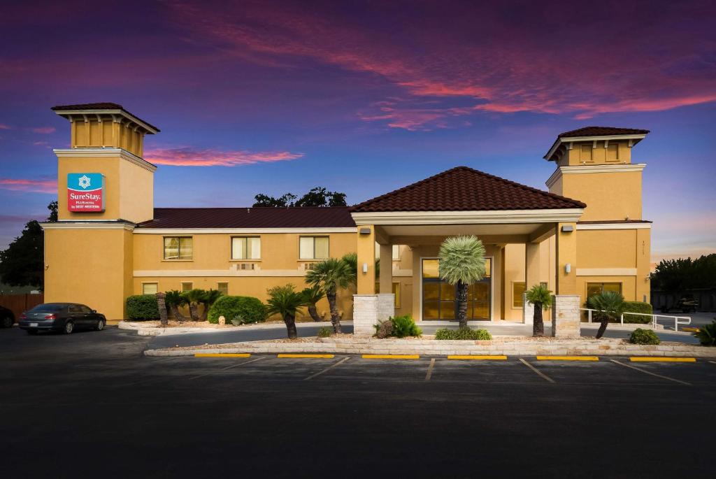 SureStay Plus Hotel by Best Western San Antonio North image