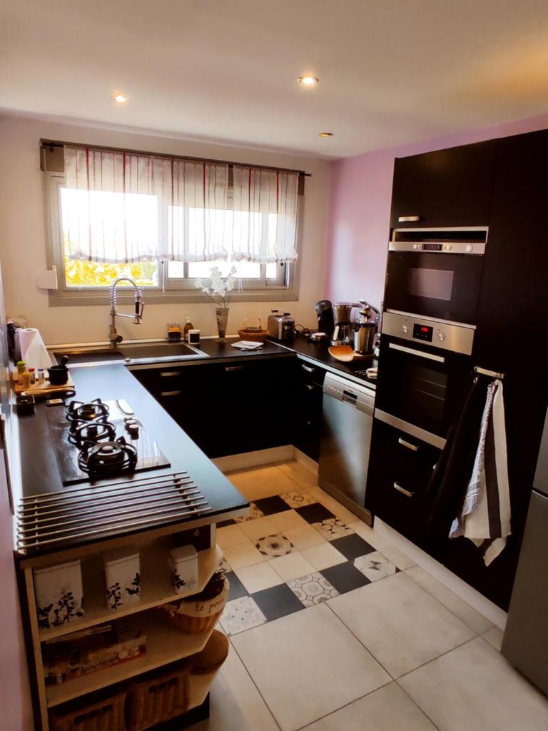 Logement entier 70m2 près de Lyon, Groupama Stadium & Eurexpo, avec balcon et parking sécurisé photo 1