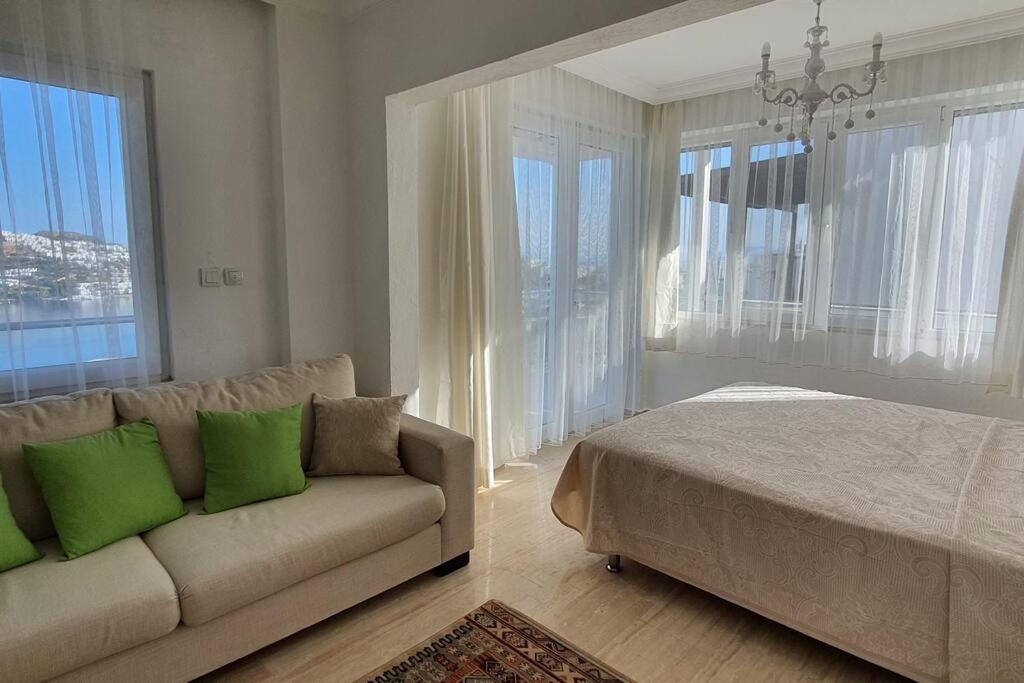 MAGNIFICENT VIEW with PRIVATE POOL & PIANO, 3 BEDROOM VILLA - MIN 1 WEEK STAY- photo 2