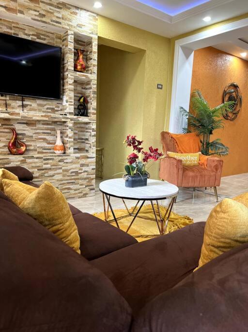 Spacious 4-Bedroom Home - Family/Group Oriented