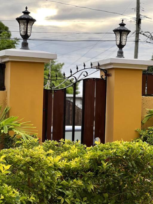 Spacious 4-Bedroom Home - Family/Group Oriented photo 3
