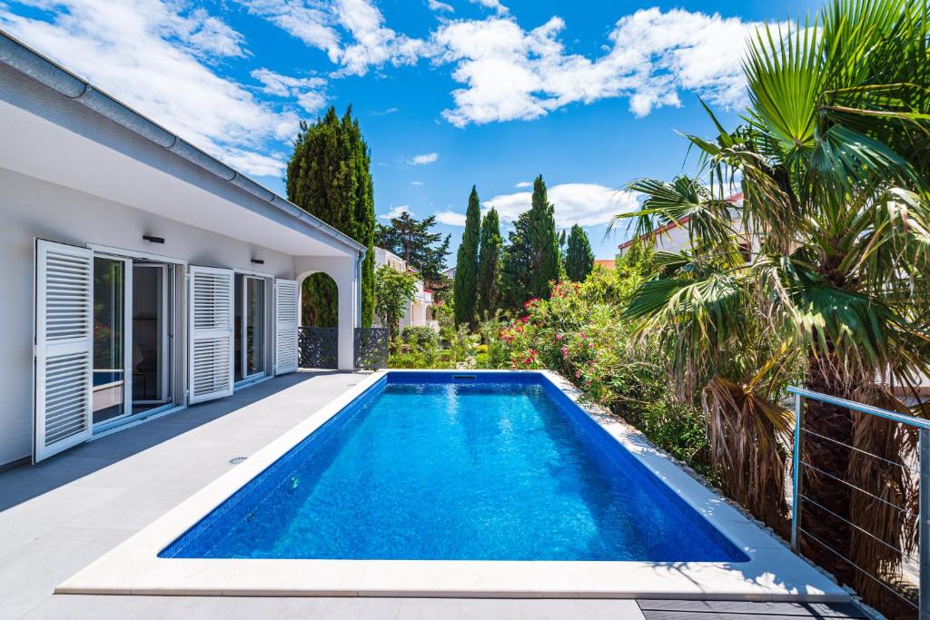 Villa Island Blue photo 1