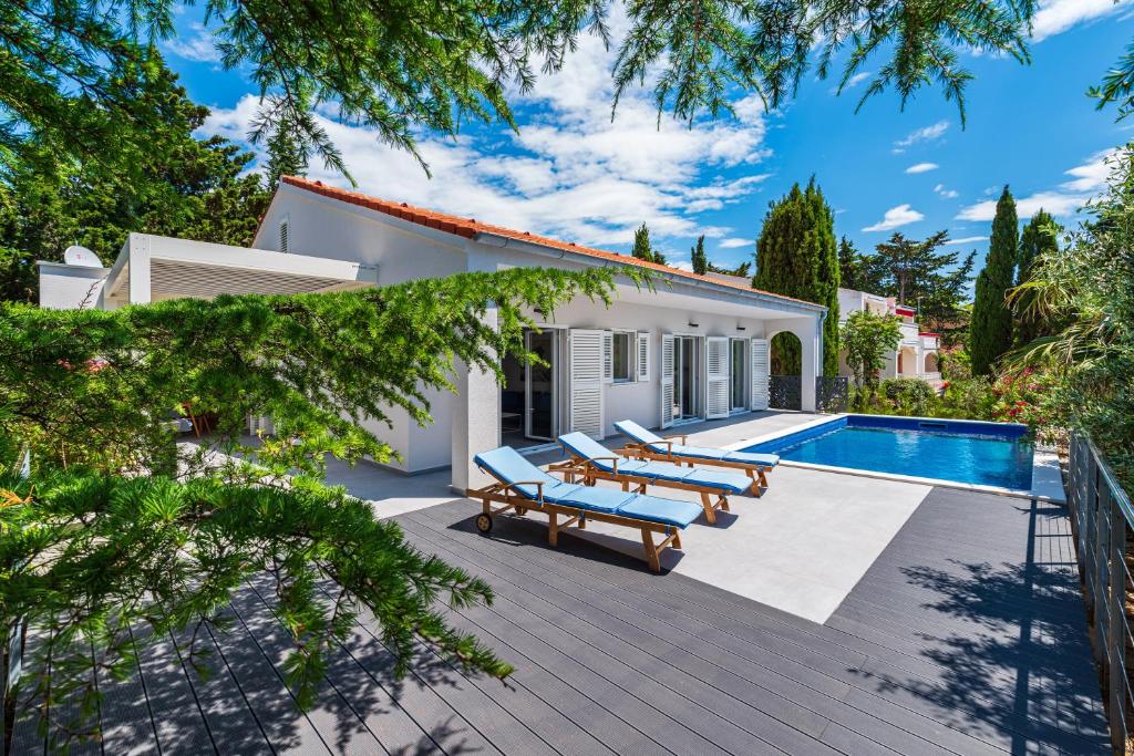 Villa Island Blue photo 3