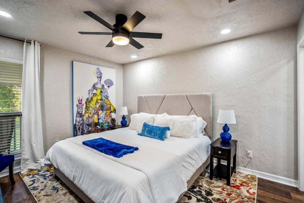Royal Palm at Lake Conroe NO PARTIES NO SMOKING 1000k FINE photo 3