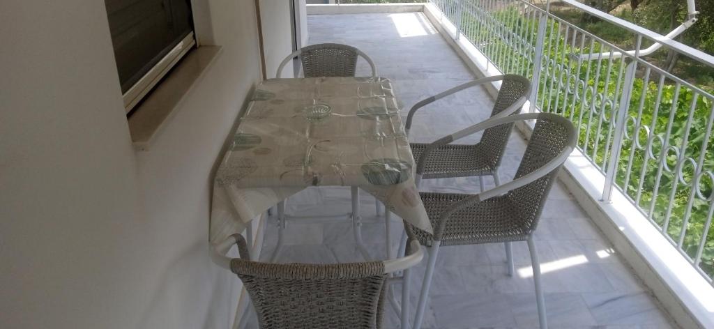 Nephiria's Apt 3 in Kamari! photo 1