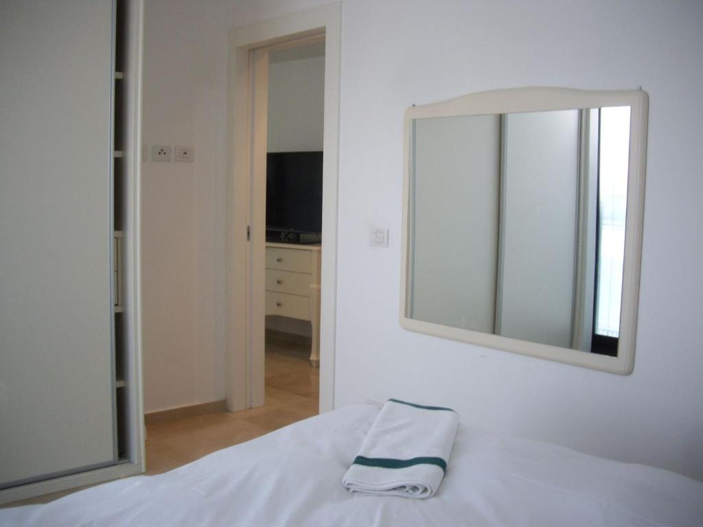 Royal Service - Bauhaus photo 2