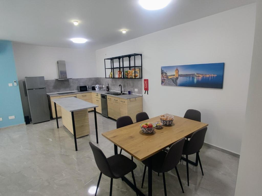 Deggies Apartments - spacious, modern apartment!