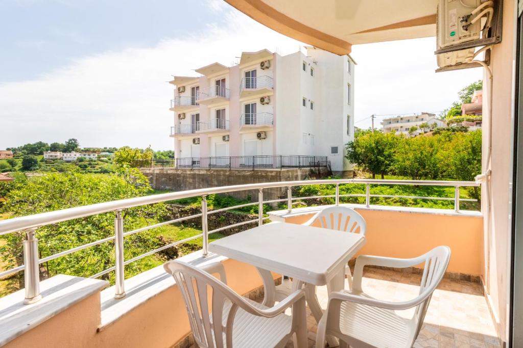 Golden House Apartments photo 2