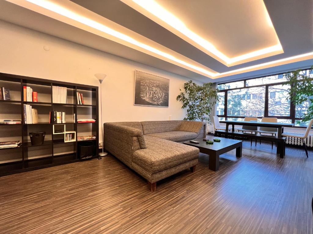 A Luxury Apt 170 m2 3 Bedroom 2 Bathroom at Bestekar Avenue at the heart of Ankara photo 2