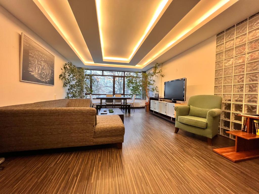 A Luxury Apt 170 m2 3 Bedroom 2 Bathroom at Bestekar Avenue at the heart of Ankara photo 3