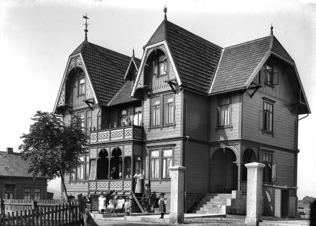 Superior Komfort Suite 90m2 bis 5 Personen halbpension buchbar im Jugendstil - Unik Villa im oberharz photo 4