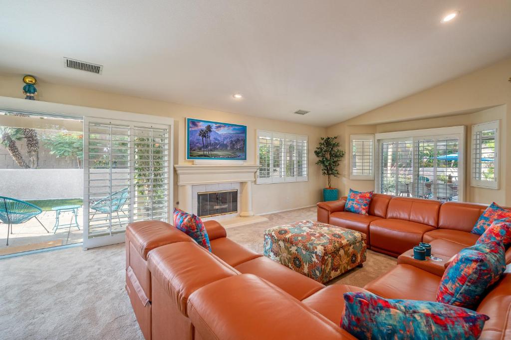 Coachella Chill: Luxury 4BR/4King Paradise Retreat photo 2